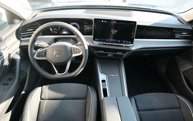 Volkswagen Passat cena 188190 przebieg: 8, rok produkcji 2024 z Olsztyn małe 301